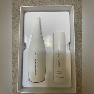 Rodan and fields pore cleansing tool